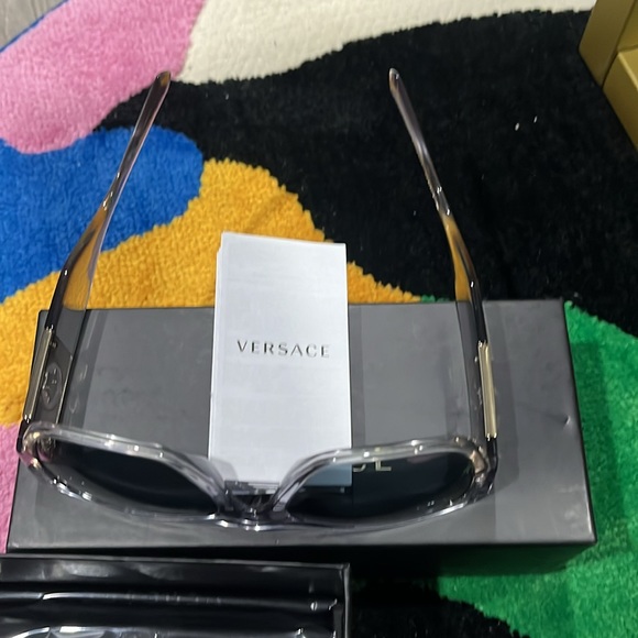 Brand new sun glasses 100 % authentic for men great for skiing - Picture 9 of 10